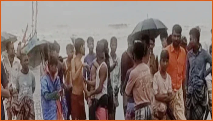 টেকনাফে রোহিঙ্গাবোঝাই নৌকাডুবি: ১৮ জন উদ্ধার, নিখোঁজ ১৩