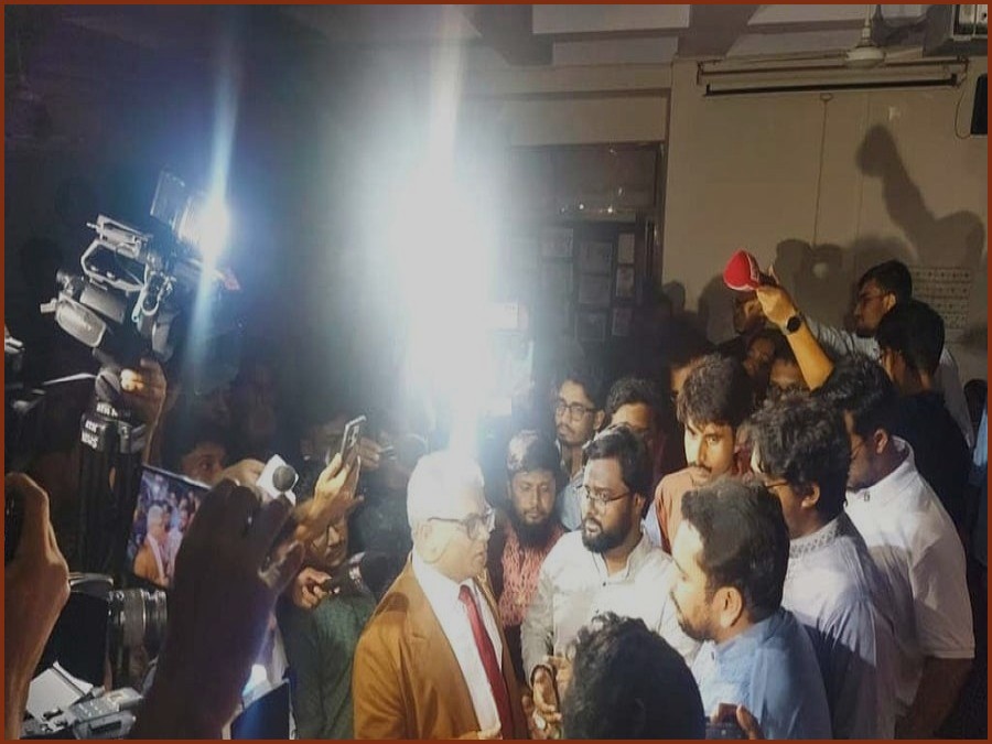 ঢাবিতে বিদ্যুৎ বিভ্রাট: ডিনের পদত্যাগ দাবি নাহিদ ইসলামের
