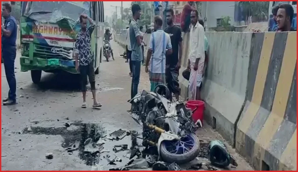 ধামরাইয়ে বাসের ধাক্কায় দুই মোটরসাইকেলের তিন আরোহী নিহত