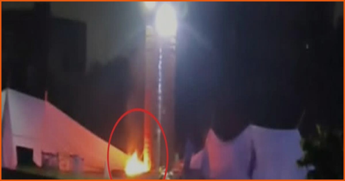 নারায়ণগঞ্জে দেশের প্রথম জুলাই শহীদ স্মৃতিস্তম্ভে অগ্নিসংযোগ