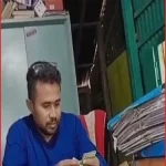 ফরিদপুরে ঘুষ নেওয়ার ভিডিও ভাইরাল, ভূমি কর্মকর্তা সাময়িক বরখাস্ত
