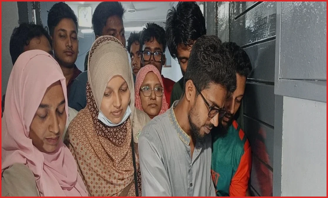 বরিশালের সিভিল সার্জনের কার্যালয়ে তালা, বিতর্কিত কর্মকর্তার অপসারণের দাবি