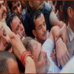মোদি বাসভবনের সামনে আটক রাহুল, রক্তাক্ত অবস্থায় সরানো হলো বাসে