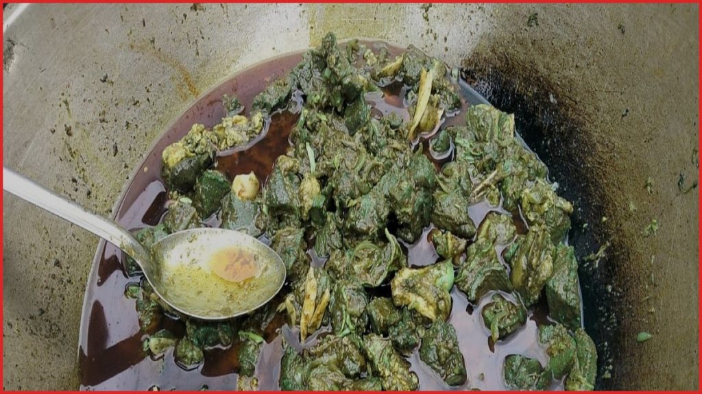 রান্নার সময় মাংসের রং সবুজ, কড়াই নিয়ে থানায় বেকারির কর্মীরা