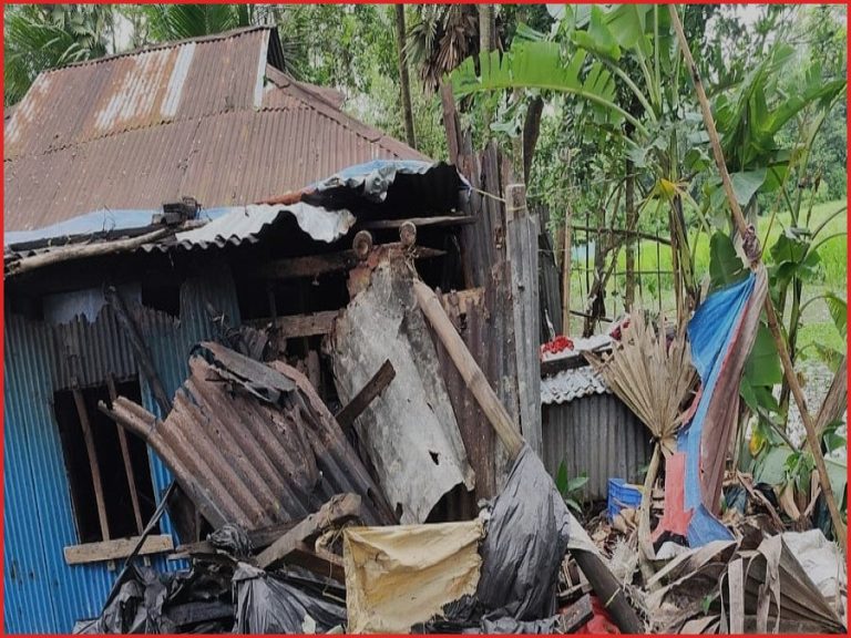 সোনাগাজীতে ৪০ সেকেন্ডের টর্নেডোতে লণ্ডভণ্ড গ্রাম, বিধ্বস্ত বহু বাড়িঘর