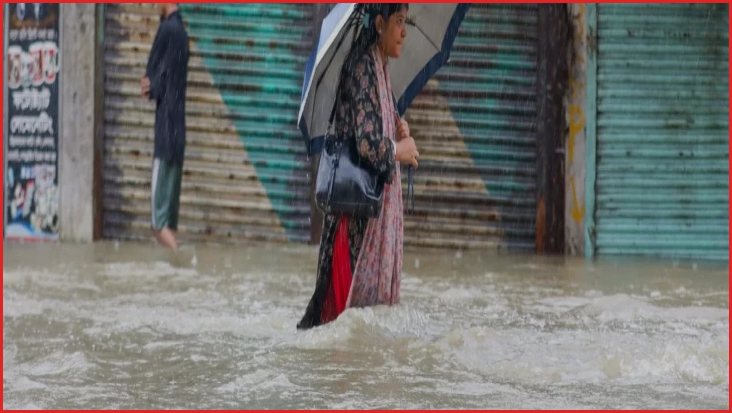 অতি বৃষ্টিতে ফের তলিয়ে চট্টগ্রাম, চরম দুর্ভোগে নগরবাসী