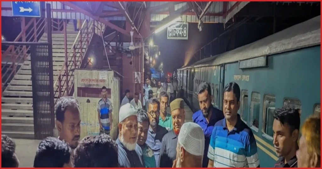ঈশ্বরদী জংশনে দাঁড়িয়ে থাকা মহানন্দা ট্রেনে ইঞ্জিনের ধাক্কা, আহত ১৫