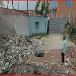 উত্তরখানে কারখানার সামনের রাস্তা কেটে নালা নির্মাণ করল সিটি করপোরেশন