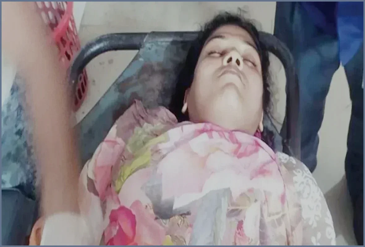খুলনায় ছেলেকে খুঁজতে এসে গুলি, লক্ষ্যভ্রষ্ট হয়ে গুলিবিদ্ধ মা