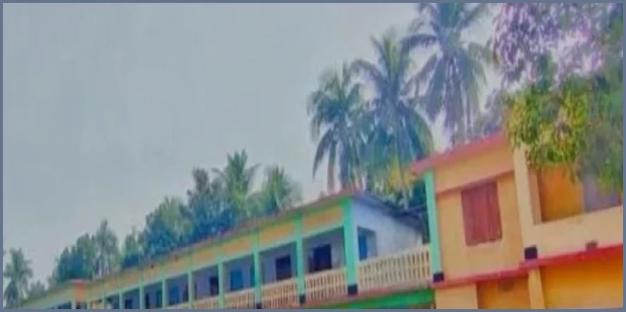 দিঘলিয়ায় বিদ্যালয়ের বাথরুম থেকে হাত-পা বাঁধা অবস্থায় ছাত্রী উদ্ধার