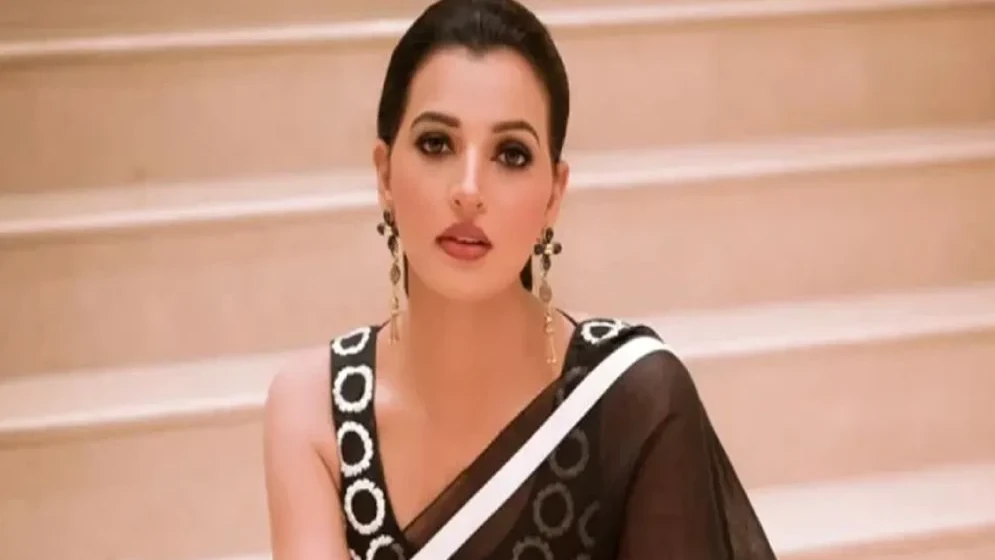নারীদের আত্মবিশ্বাসী হওয়ার আহ্বান জানালেন চিত্রনায়িকা বর্ষা