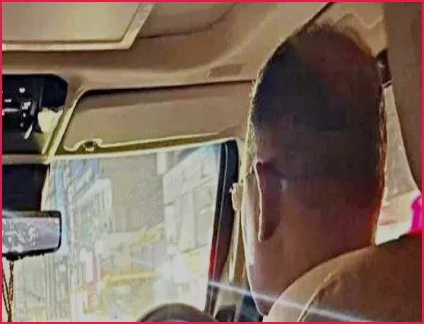নিজে গাড়ি চালিয়ে রাজধানীর পরিস্থিতি দেখলেন প্রধানমন্ত্রী