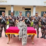 পত্নীতলায় ৯৪ কেজি ওজনের প্রাচীন বিষ্ণু মূর্তি উদ্ধার করল বিজিবি