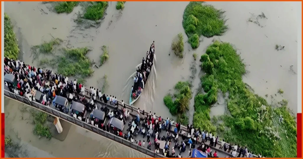 ফরিদপুরে দুইশত বছরের ঐতিহ্যবাহী নৌকা বাইচ হলো একটি নৌকা দিয়েই