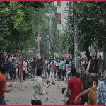 বকশীবাজারে ঢাকা আলিয়া মাদ্রাসার সামনে ছাত্রদল–শিবির সংঘর্ষ