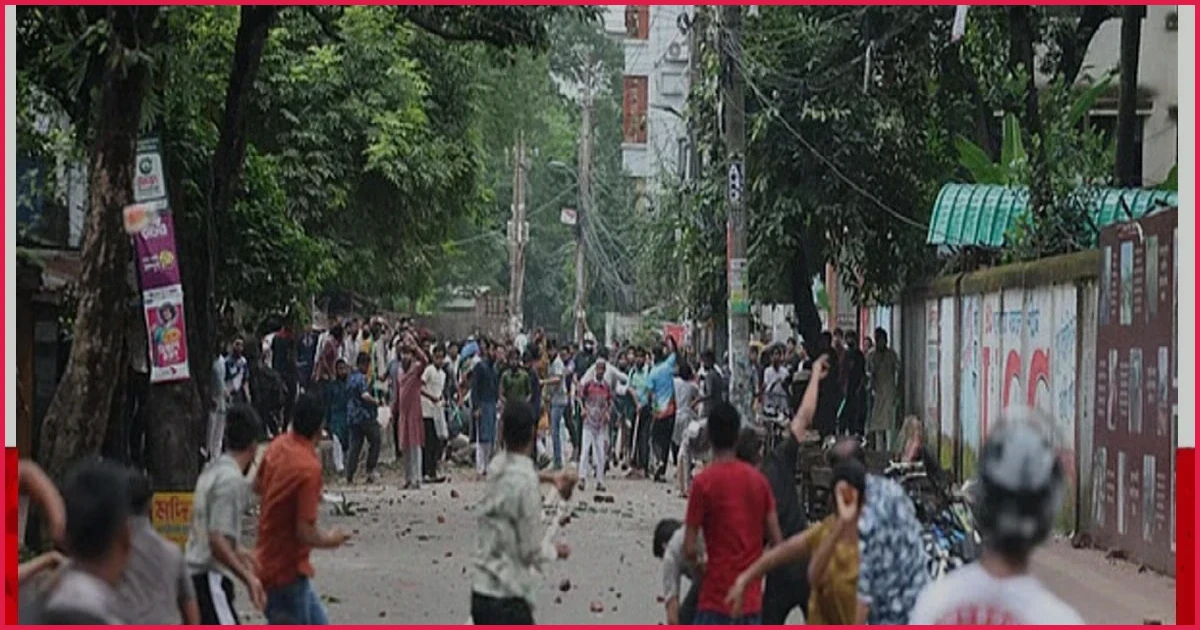 বকশীবাজারে ঢাকা আলিয়া মাদ্রাসার সামনে ছাত্রদল–শিবির সংঘর্ষ