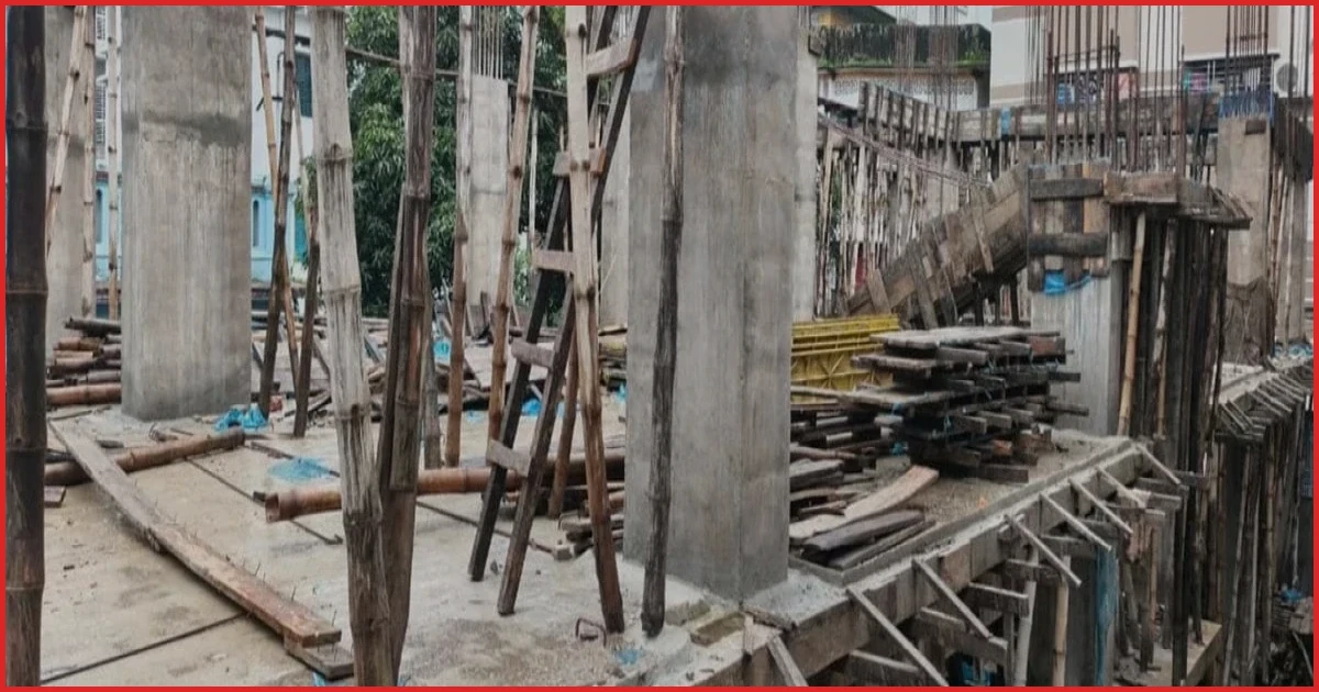 বরিশালে অনুমোদনহীন বহুতল ভবনের নির্মাণ কাজ বন্ধ করল সিটি করপোরেশন