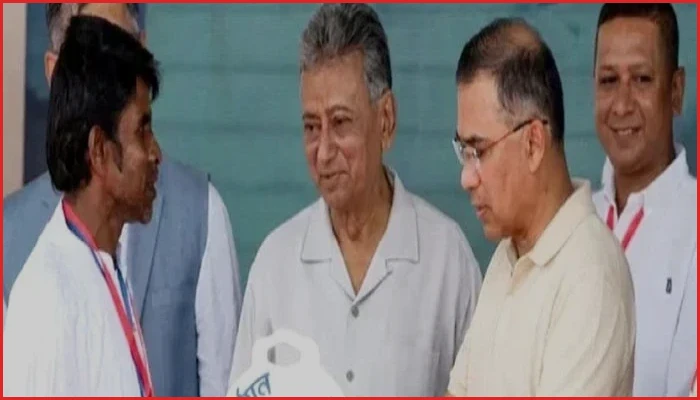 বাঁশখালীতে বন্যার্তদের মাঝে নতুন ঘরের চাবি দিলেন প্রধানমন্ত্রী