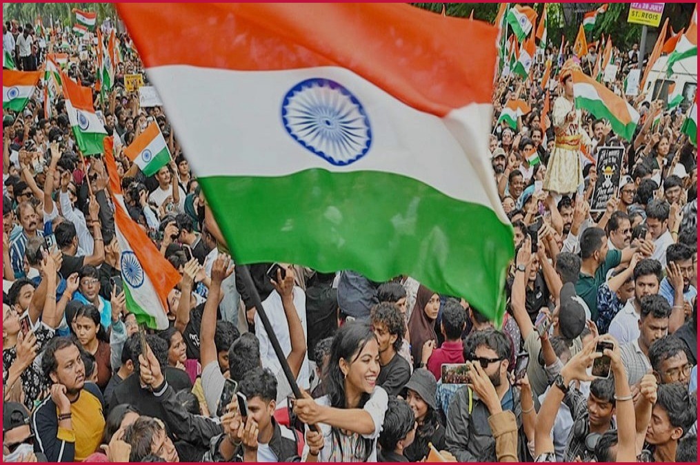 ভারতের ‘তেলাপোকা’ আন্দোলন: তরুণদের অদম্য গণতান্ত্রিক শক্তির জয়