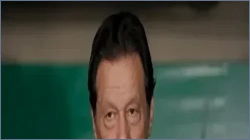 মধ্যরাতে কারাগার থেকে হাসপাতালে নেয়া হলো ইমরান খানকে