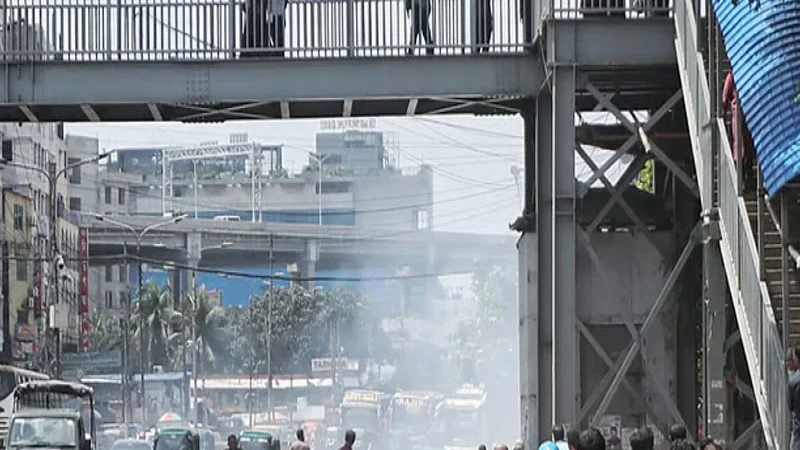 মহাখালীতে ঝটিকা মিছিলের চেষ্টাকালে ককটেল বিস্ফোরণ, আটক ৪