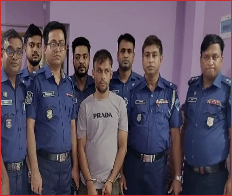 মাইজদীতে প্রবাসীর স্ত্রীকে পিস্তল ঠেকিয়ে চাঁদা দাবি, যুবক গ্রেপ্তার