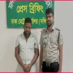 যাত্রাবাড়ীতে বাসের স্কুলব্যাগে মিলল ১০০ বোতল ফেনসিডিল, গ্রেপ্তার ১