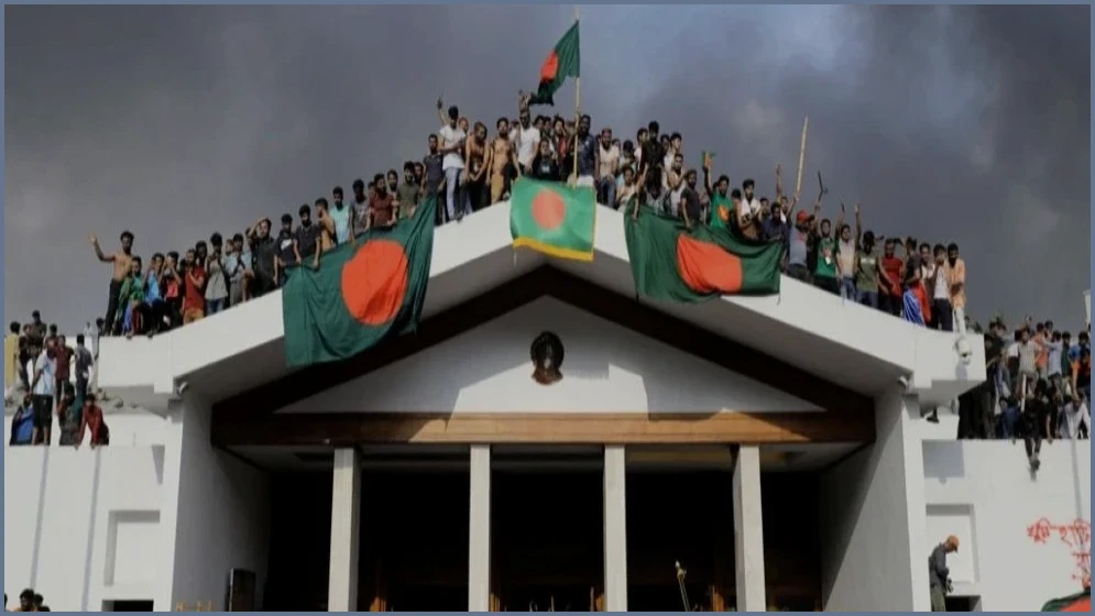 রক্তে লেখা বিজয়: জুলাই বিপ্লবের দ্বিতীয় বার্ষিকীতে দেশজুড়ে শ্রদ্ধা