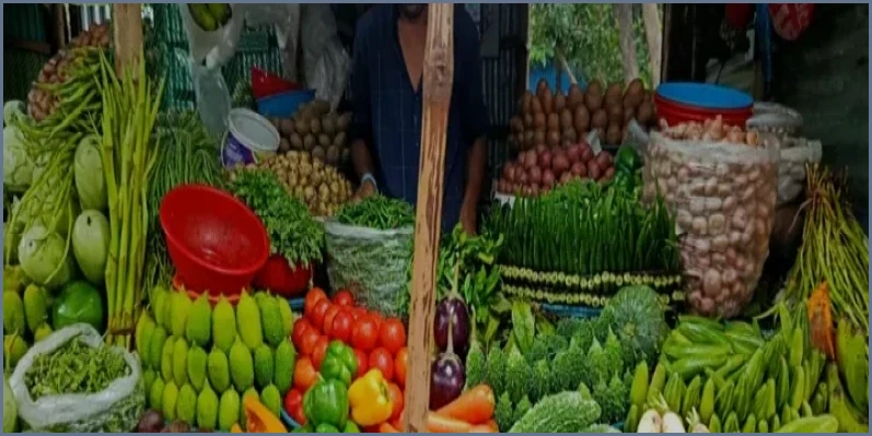 রাজধানীর বাজারে সবজির দাম আকাশচুম্বী, বিপাকে নিম্ন ও মধ্যবিত্ত