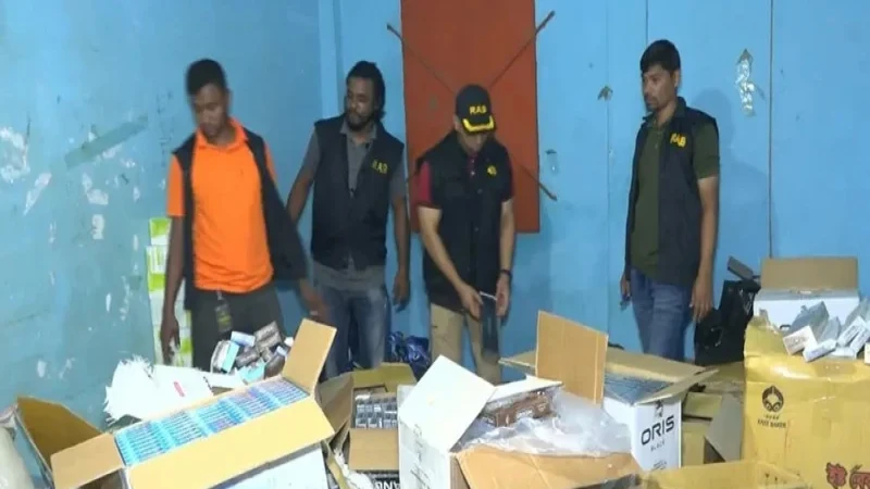 রিয়াজউদ্দিন বাজারে দেড় কোটি টাকার বিদেশি সিগারেট জব্দ করল র‌্যাব