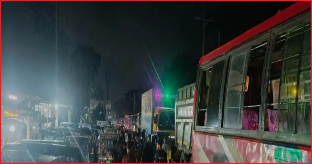 লক্ষ্মীপুরে গ্যাস সংকটে সিএনজি চালকদের সড়ক অবরোধ
