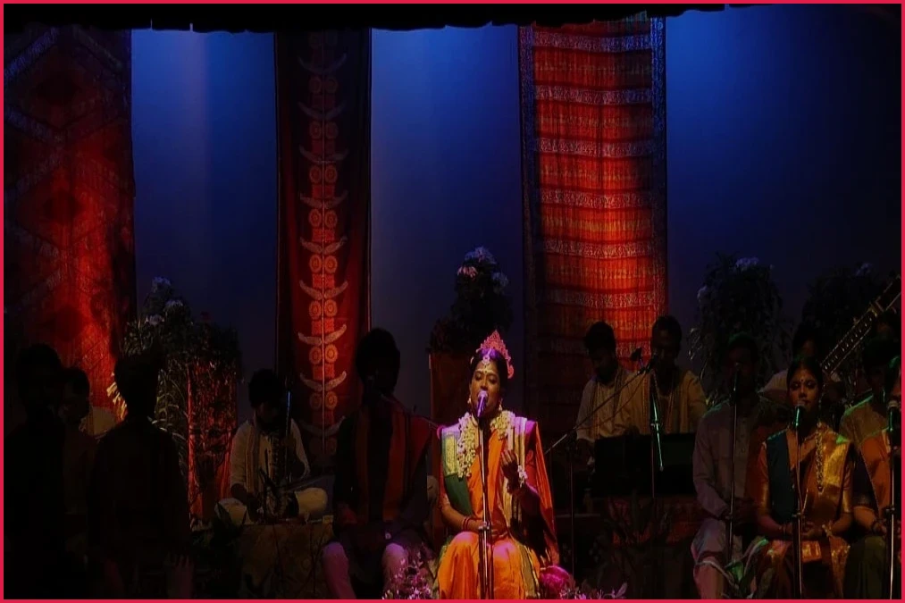 শ্রাবণসন্ধ্যায় ছায়ানটের পরিবেশনায় রবীন্দ্র স্মরণে গীতিনাট্য শ্যামা