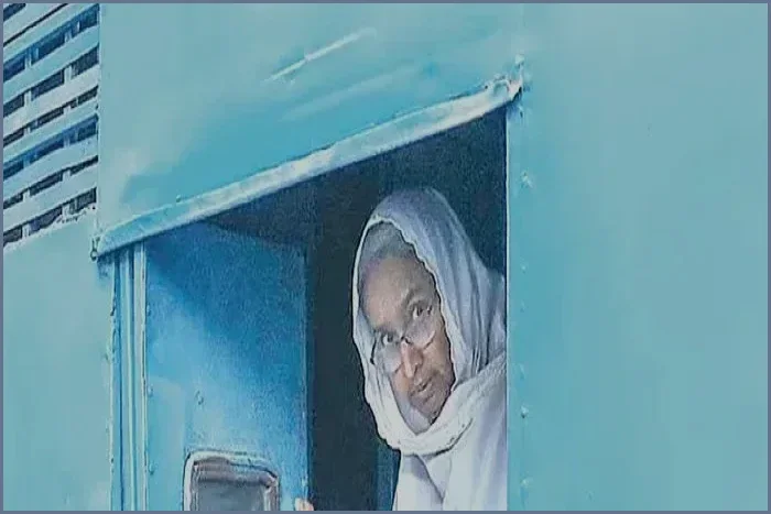 স্বামীর মৃত্যুতে ১২ ঘণ্টার প্যারোলে মুক্তি পেলেন ডা. দীপু মনি