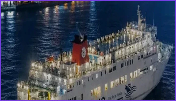 ইন্দোনেশিয়ার জাভা সাগরে ২৪০ যাত্রী নিয়ে জাহাজ নিখোঁজ
