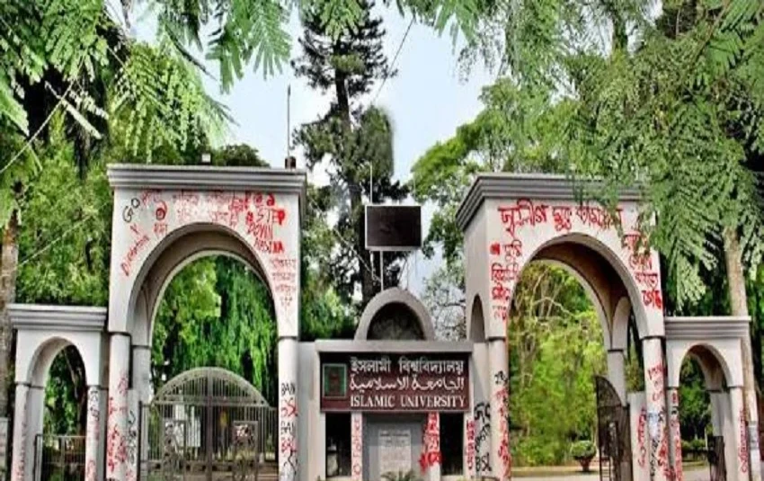 ইসলামী বিশ্ববিদ্যালয়ে ছাত্রদল-শিবির সংঘর্ষ, রামদা হাতে মহড়া