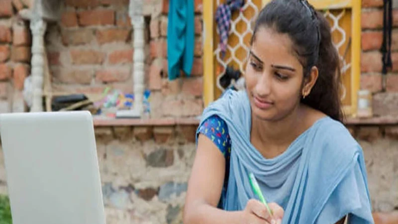এসএসসি পরীক্ষায় গোল্ডেন জিপিএ-৫ প্রাপ্তদের ল্যাপটপ দেবে সরকার