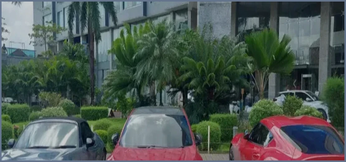 কাগজপত্রহীন তিন বিলাসবহুল গাড়ি জব্দ করল শুল্ক গোয়েন্দা