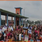 টঙ্গীতে বস্তি উচ্ছেদের প্রতিবাদে মহাসড়ক অবরোধ, তীব্র যানজট