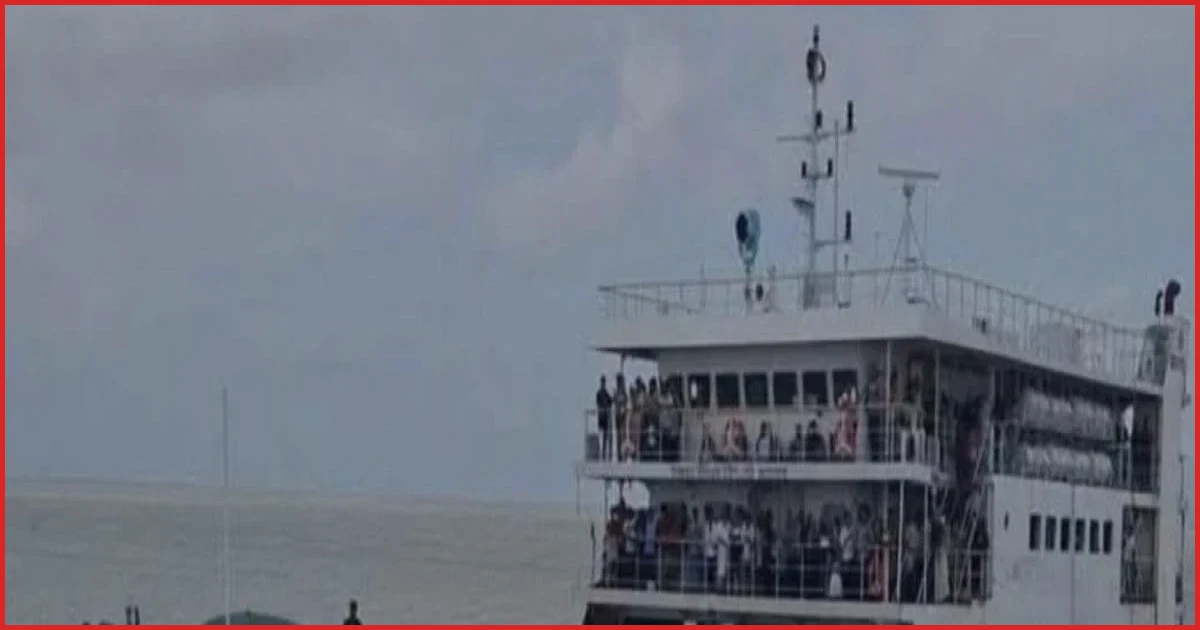 ডুবোচরে ৯ ঘণ্টা আটকে থাকার পর সীতাকুণ্ডে পৌঁছাল সন্দ্বীপের ফেরি