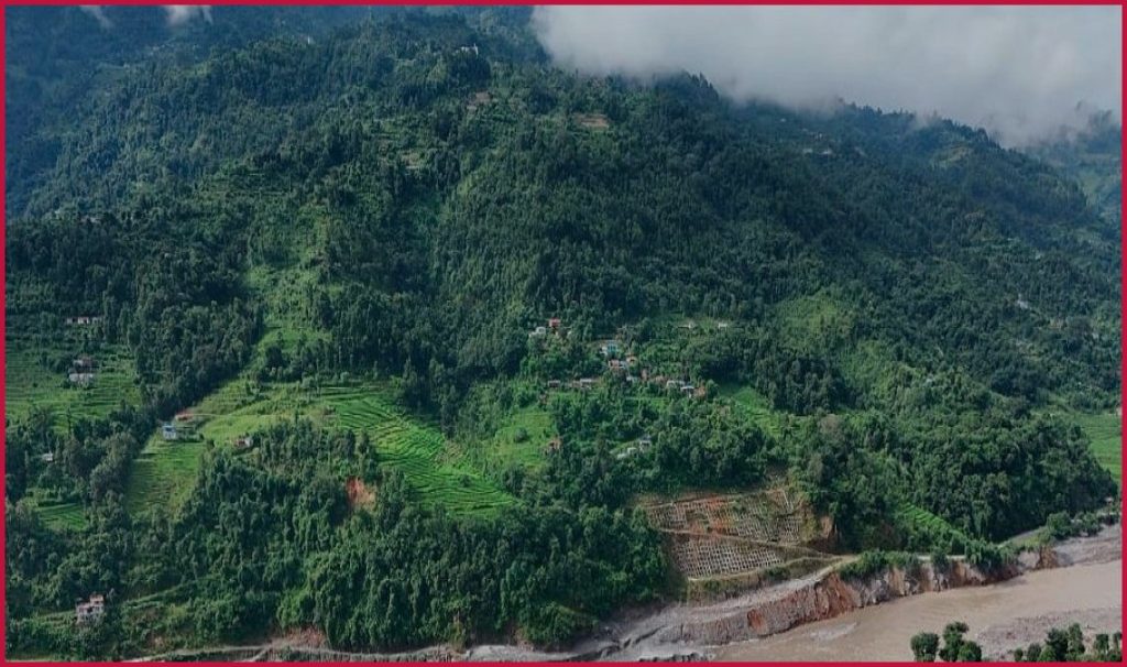 নেপাল ট্র্যাজেডি: পর্যটকদের আলোচনায় আড়ালে পড়ছে স্থানীয়দের ভয়াবহ বিপর্যয়