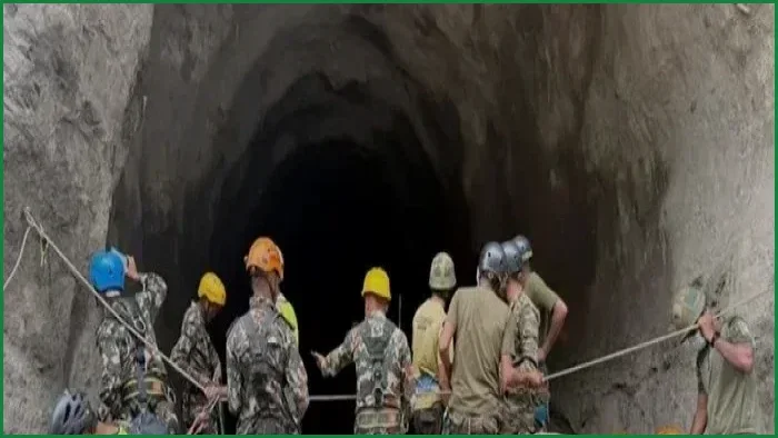 নেপালের জলবিদ্যুৎ কেন্দ্রে আটকদের উদ্ধারে পাহাড়ে বিস্ফোরণ