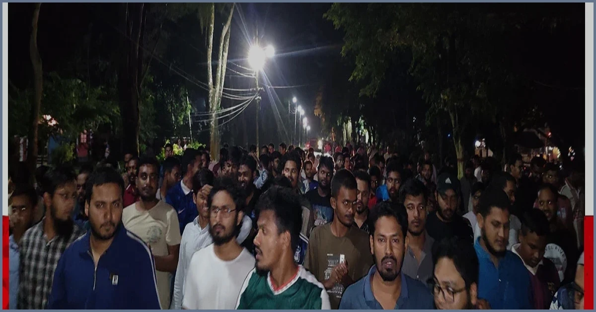 ভাইভা নম্বর বাড়ানোর সিদ্ধান্তের প্রতিবাদে রাবিতে শিক্ষার্থীদের বিক্ষোভ