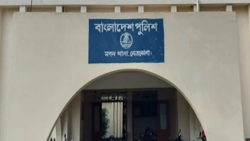 মদনে নির্মাণাধীন স্কুল ভবন দেখতে গিয়ে বিদ্যুৎস্পৃষ্টে যুবকের মৃত্যু