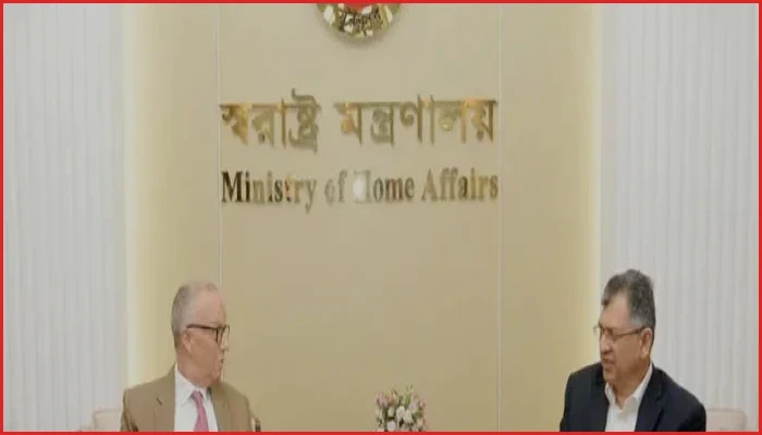 সাইবার বুলিং রোধে আইআরআই প্রতিনিধিদের সঙ্গে স্বরাষ্ট্রমন্ত্রীর বৈঠক