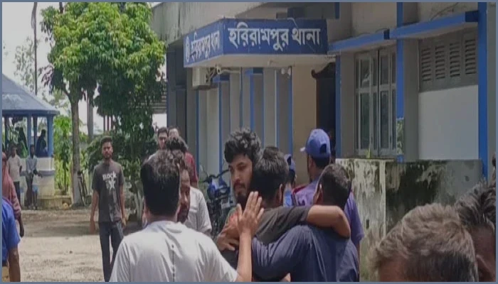 হরিরামপুরে ঋণের সুদের চাপে বৃদ্ধের আত্মহত্যা